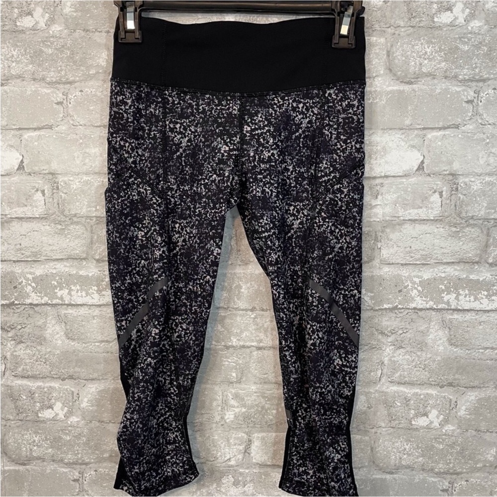 Lululemon Hop To It Crop *Full-On Luxtreme Rocky Road Sand Dune Ground / Black